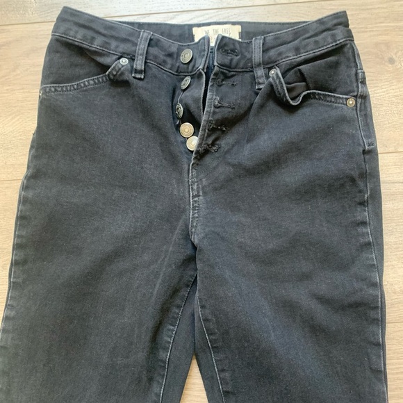 We The Free high rise button fly cropped flare Jeans size 26 - Picture 3 of 4